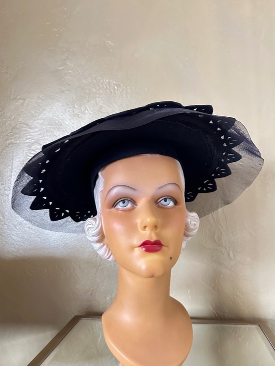HIGH FASHION VINTAGE NAVY FELT WIDE BRIM HAT + CUTOUTS/CRIN EDGE/FEATHERS main image 7